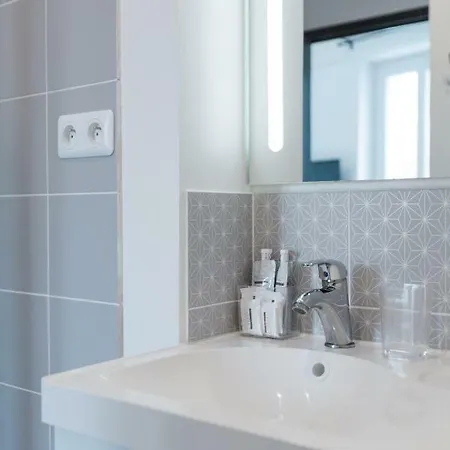 Le Petit Hyerois Apartment *